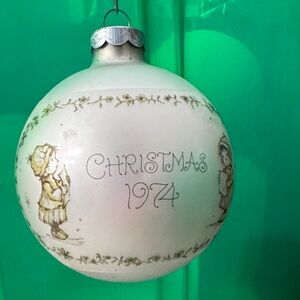 Hallmark Cream Christmas 1974 Ornament